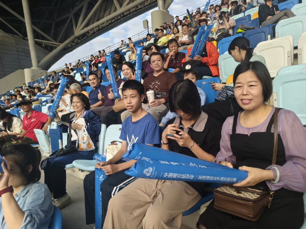 Unite Team Strength, Ignite Sports Passion – Our Company Organizes Employees to Watch the Football Events of the 15th National Games